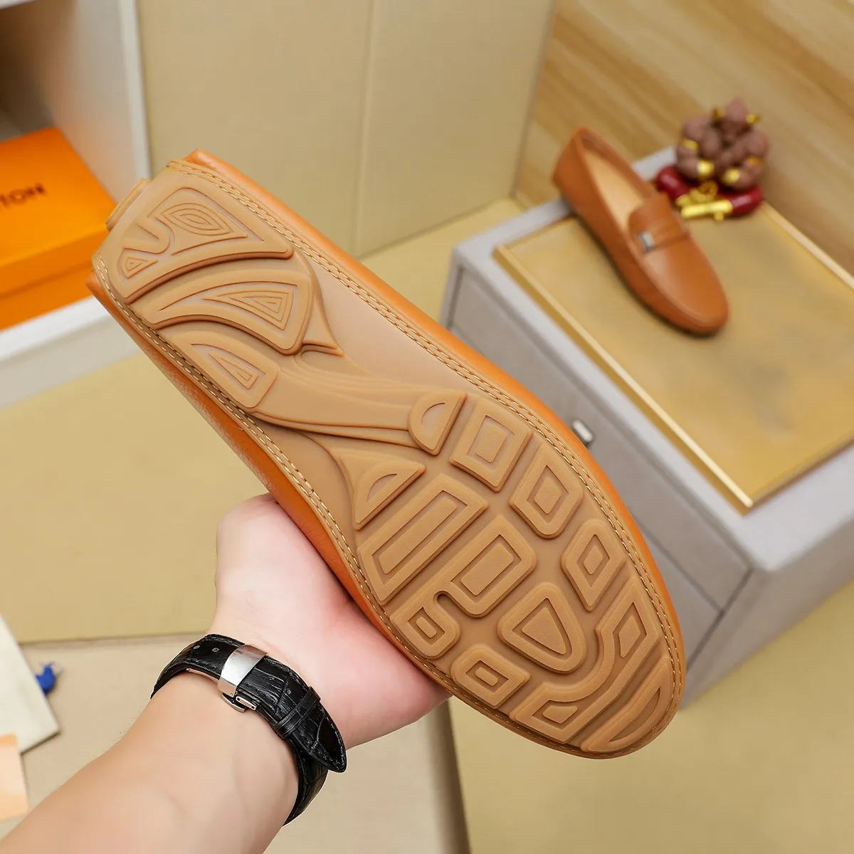 Men's shoes 💰360 💰 LV Louis Vuitton's top-quality Peaches men's shoes 💯Original copy of the official website, the upper is made of imported official website 1:1 material ❌Italian 🇮🇹 cowhide surface, imported pigskin lining. It’s definitely not made with ordinary craftsmanship, it’s the model used by celebrities! The factory’s craftsmanship is designed to create the most perfect shoes for trendy men! Colors available! 38-44 yards